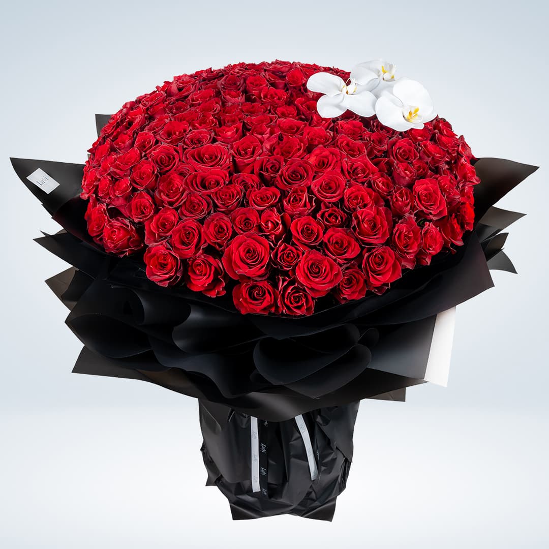 Romantic red rose arrangement